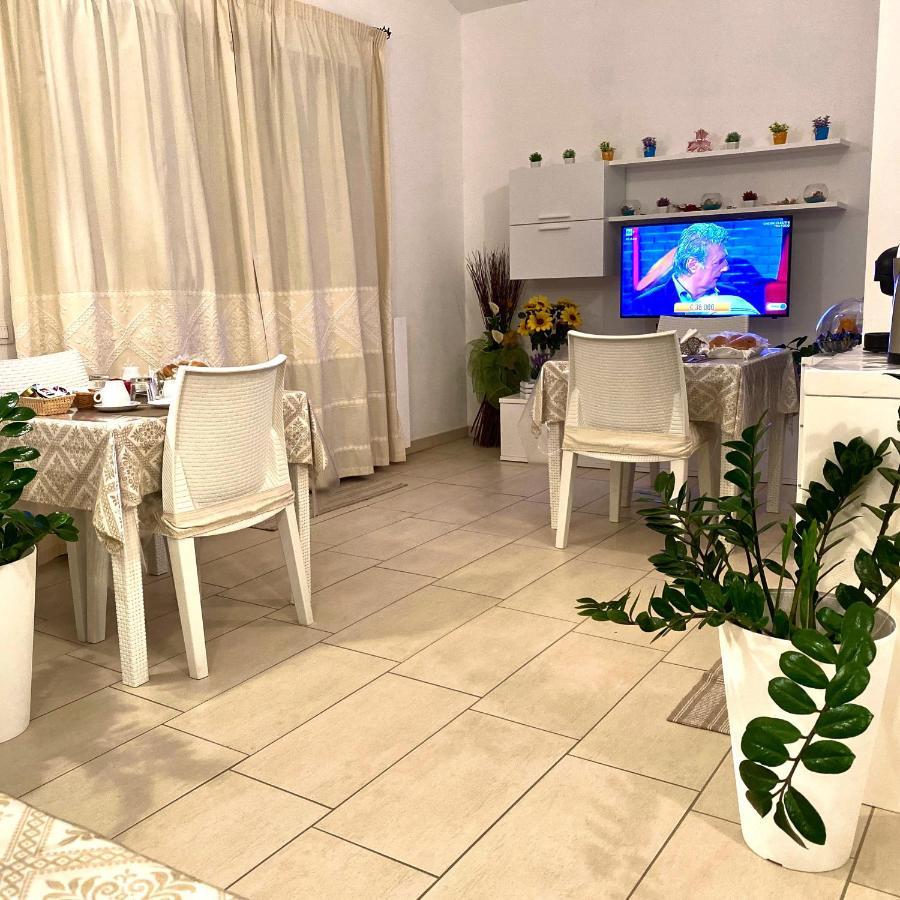 Il Girasole Bed & Breakfast Domus De Maria Dış mekan fotoğraf