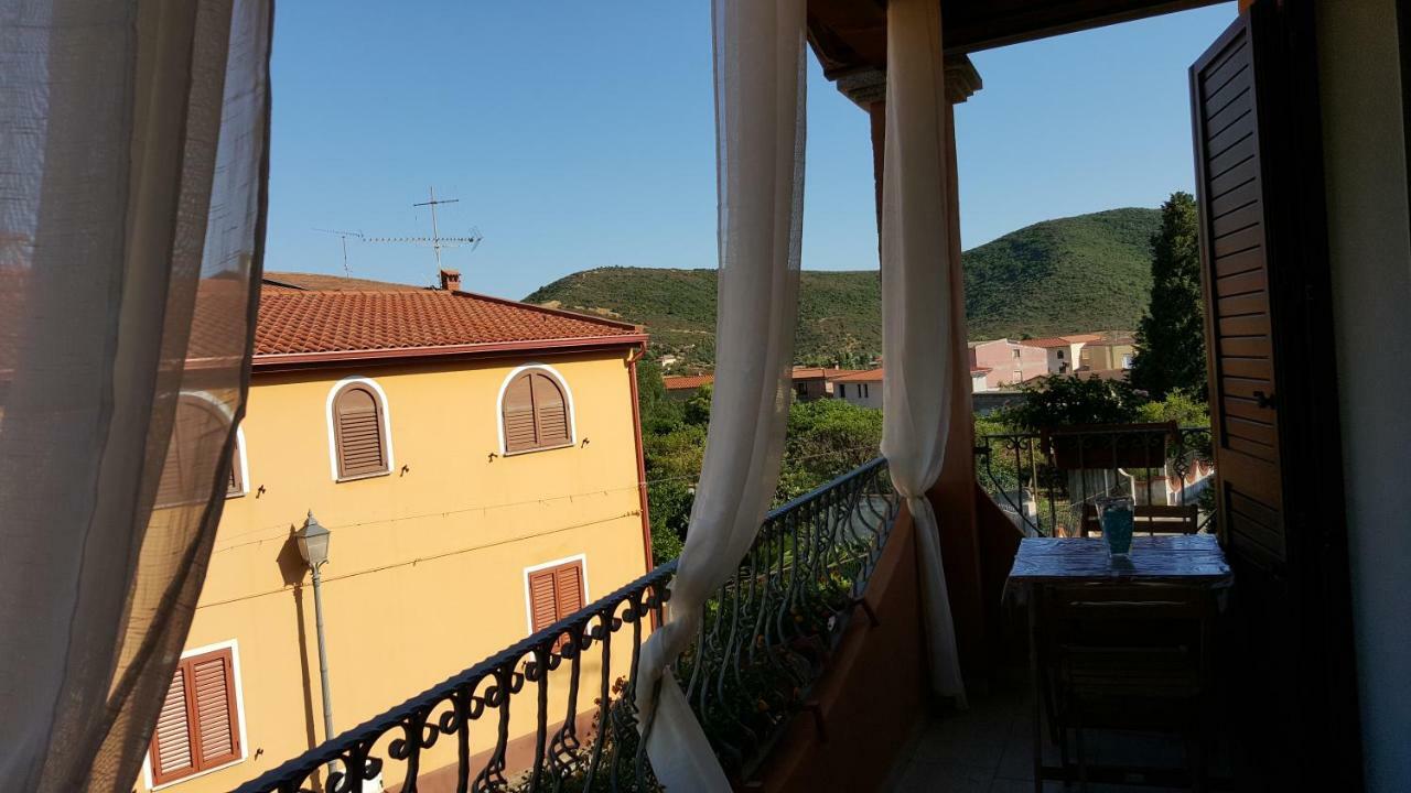 Il Girasole Bed & Breakfast Domus De Maria Dış mekan fotoğraf